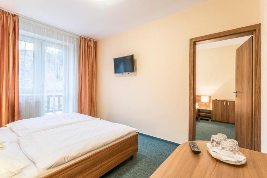 Hotel Sipox Strba Exterior photo